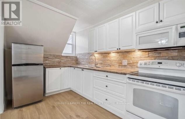 Property Photo:  77 Mohawk Street Upper  ON N3S 2W6 