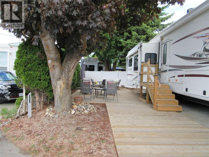 Property Photo:  415 Commonwealth Road 548  BC V4V 1P4 
