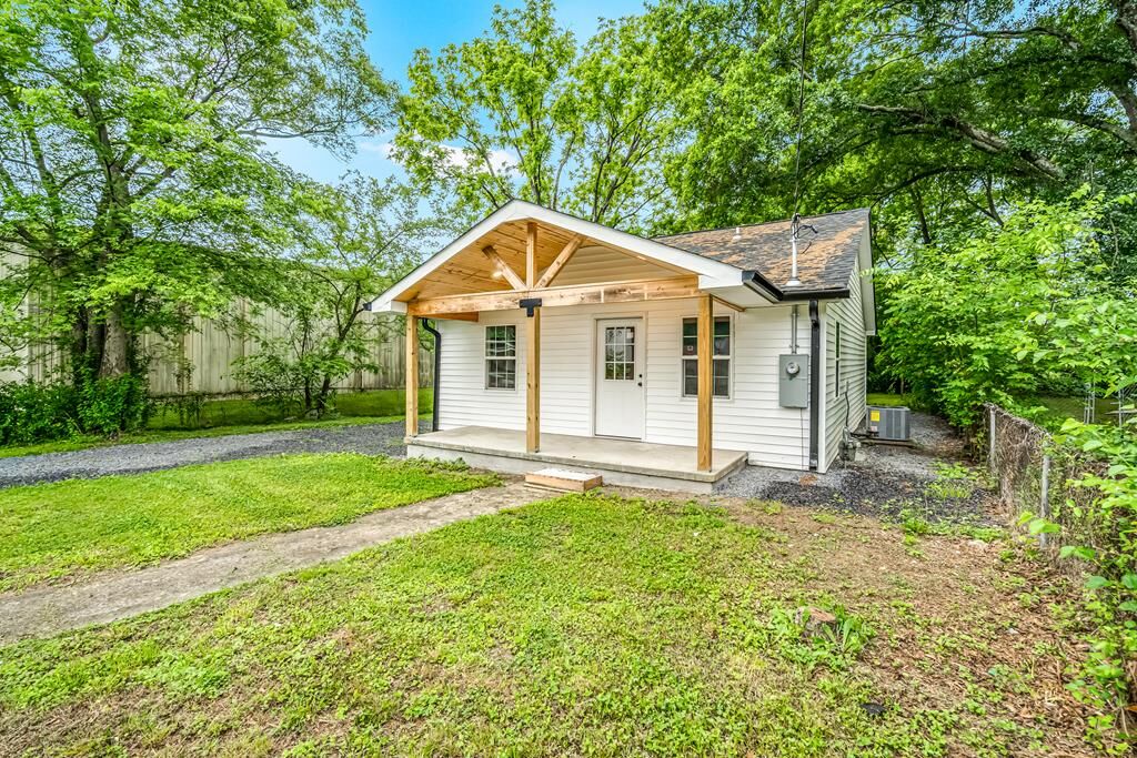 Property Photo:  1300 Ludie Street  GA 30720 
