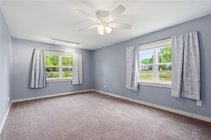 Property Photo:  216 Lewis Street  IA 52313 