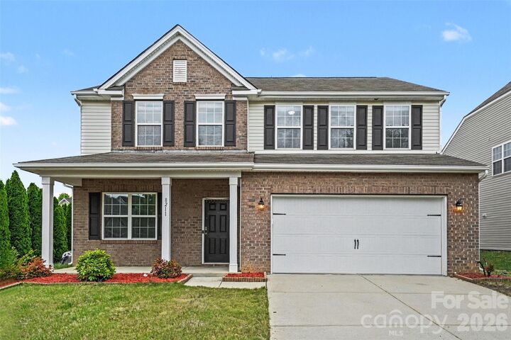Property Photo: 8211 Pamplin Court NC 28273