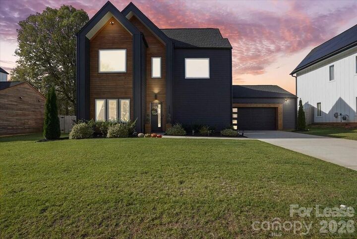 Property Photo:  5908 Pepper Bush Lane  NC 28212 