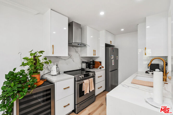 Property Photo:  1222 N Olive Dr  CA 90069 