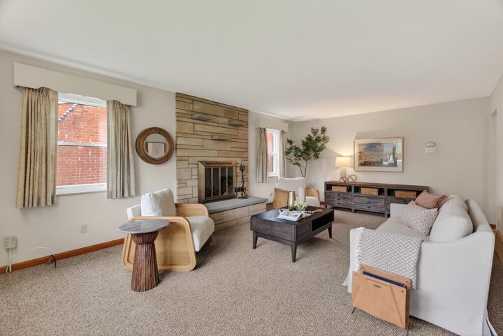 Property Photo: 154 Desantis Drive OH 43214