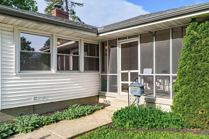 Property Photo:  2925 Ashby Road  OH 43209 