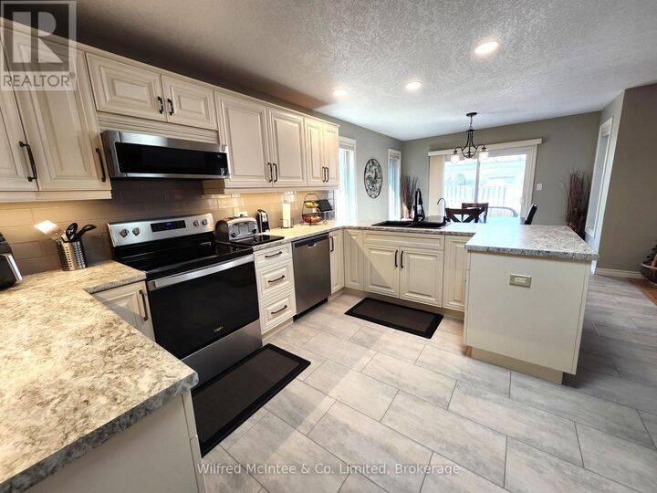 Property Photo: 230 4th Street Crescent ON N4N 3S2