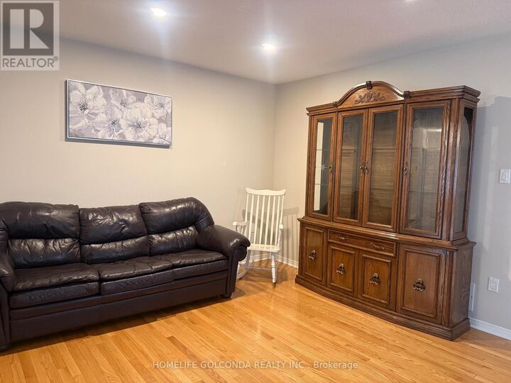 Property Photo:  74 Rideau Drive  ON L4B 4P1 