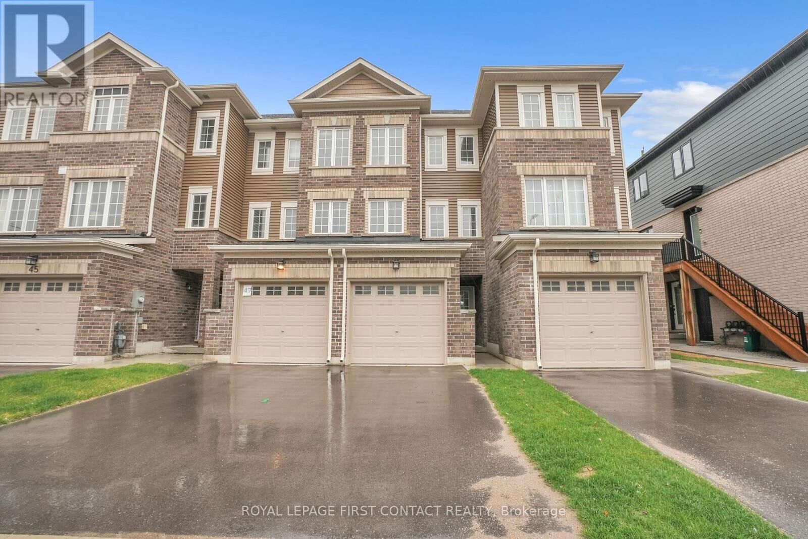 Property Photo:  49 Pumpkin Corner Crescent  ON L9J 0T7 