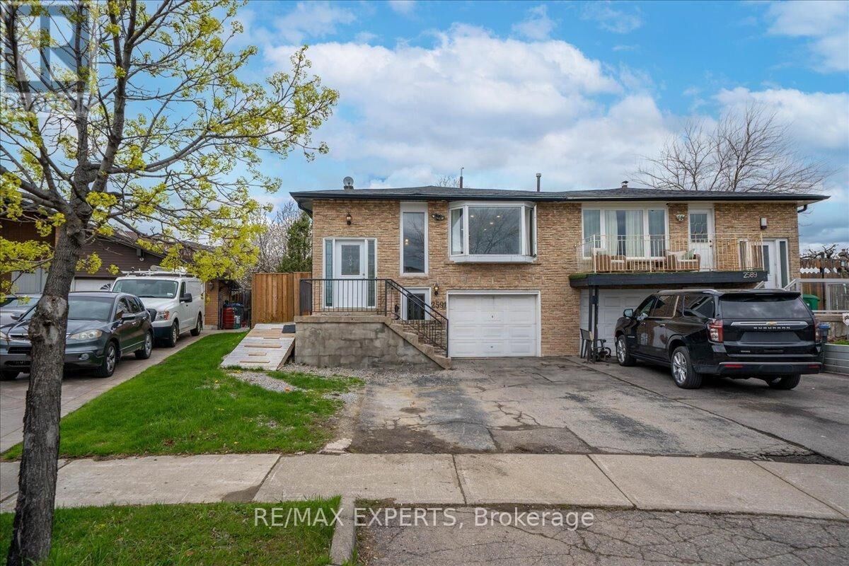 Property Photo:  2591 Kingsberry Crescent Upper  ON L5B 2K7 