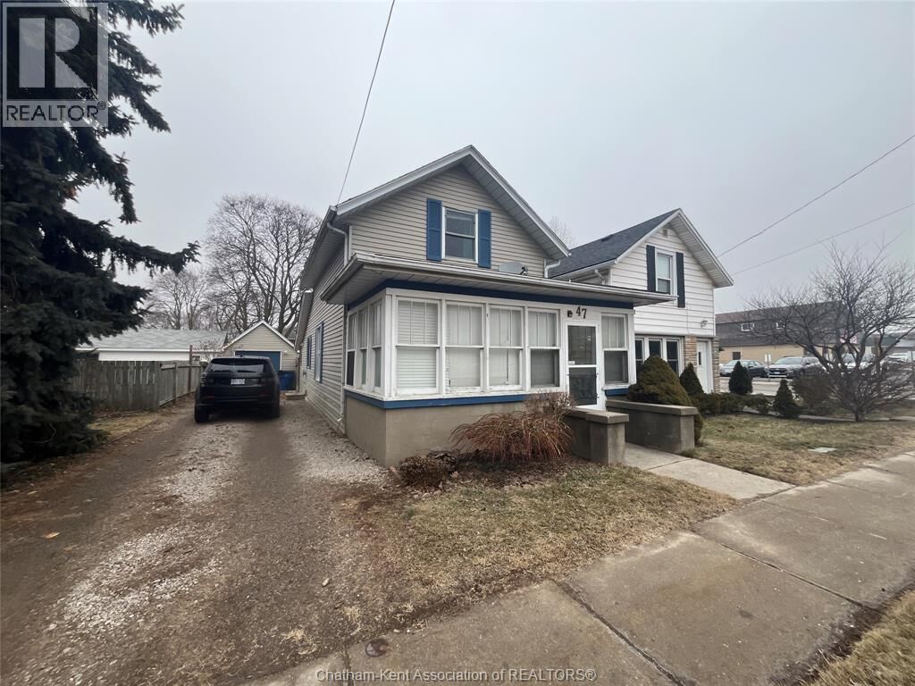 Property Photo:  47 Chatham Street North  ON N0P 1A0 
