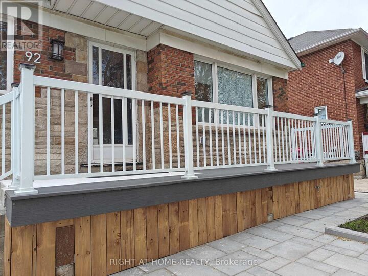 Property Photo:  92 Cadillac Avenue South Upper  ON L1H 5Z2 