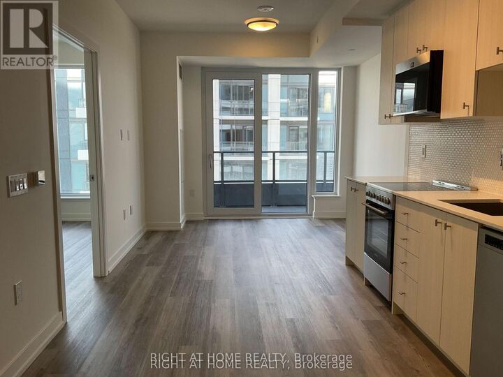 Property Photo:  15 Wellington Street 1814  ON N2G 0E3 