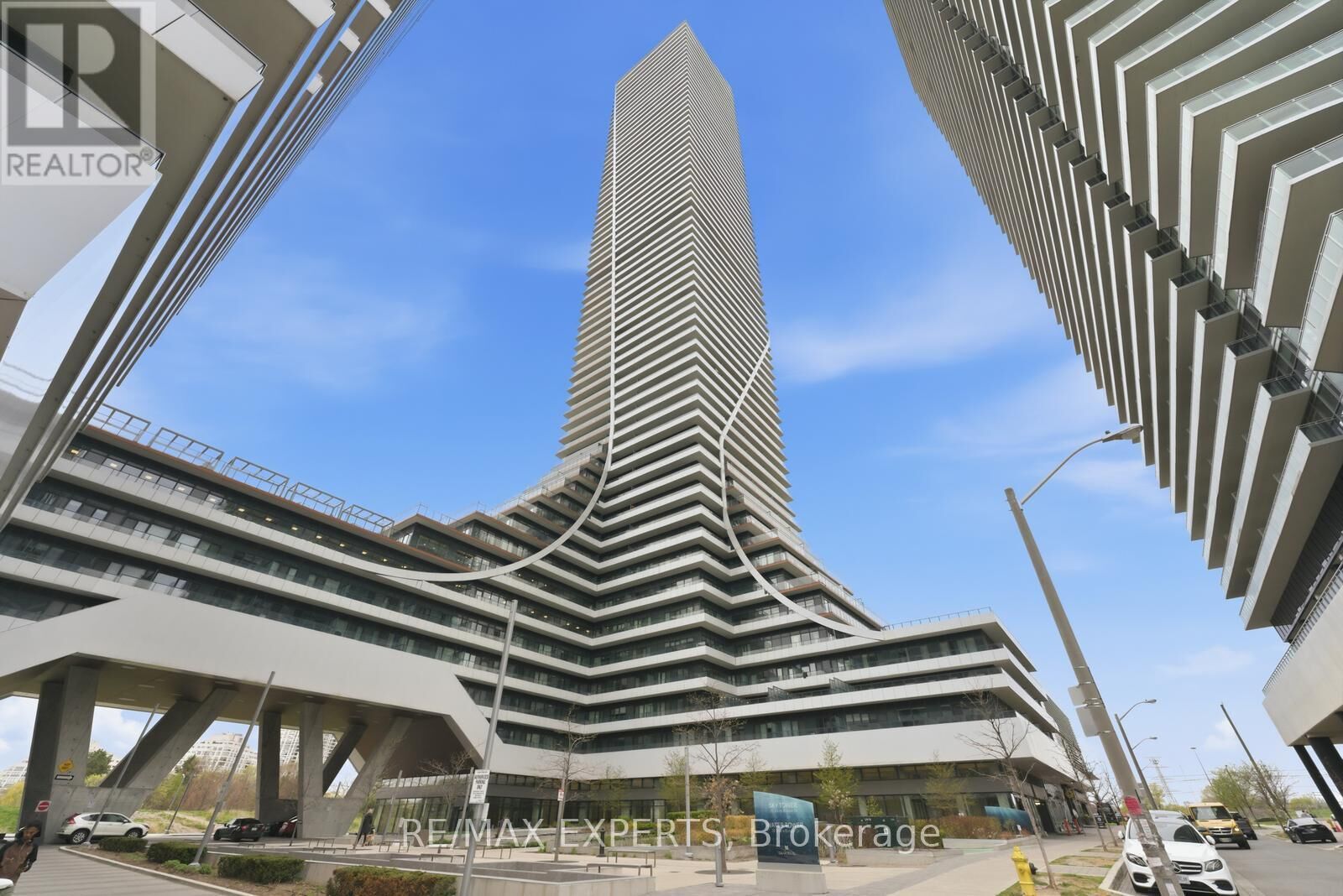Property Photo:  30 Shore Breeze Drive 5606  ON M8V 0J1 
