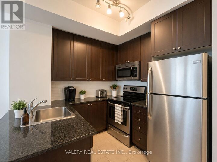 Property Photo:  385 Prince Of Wales Drive 3012  ON L5B 0C6 