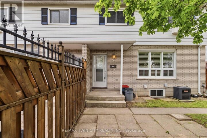 Property Photo:  51 Metcalfe Crescent C  ON N3R 2L7 