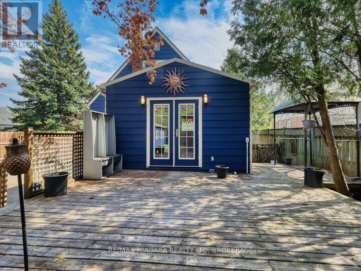 Property Photo:  11 Winnifred Avenue  ON L2M 5X2 