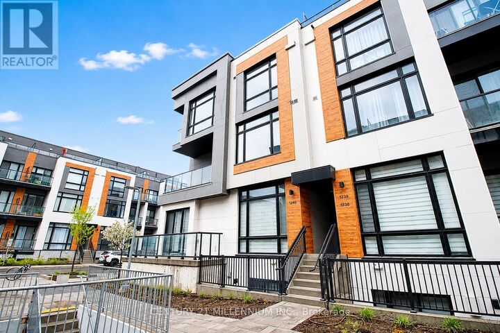 Property Photo:  10 David Eyer Road 1240  ON L4S 0N3 