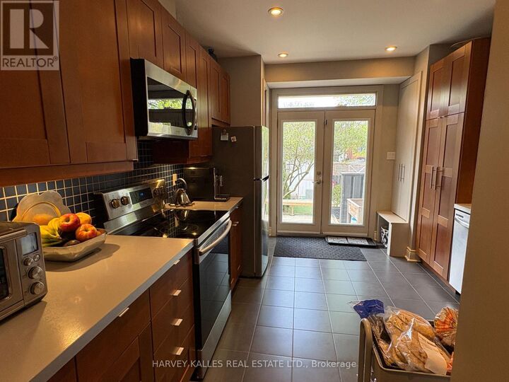 Property Photo:  288 Roselawn Avenue  ON M4R 1G1 