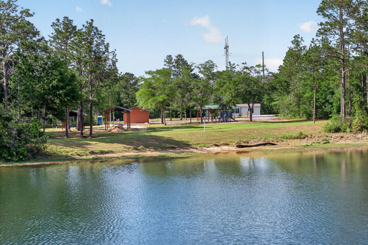 Property Photo: 158 W Violet Lane FL 32433