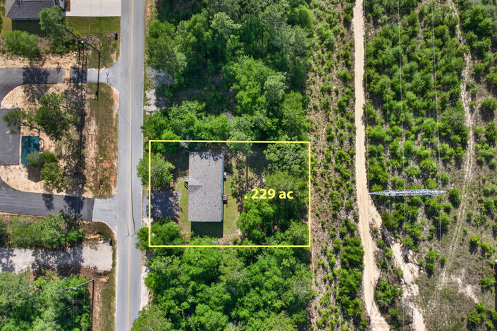 Property Photo:  158 W Violet Lane  FL 32433 
