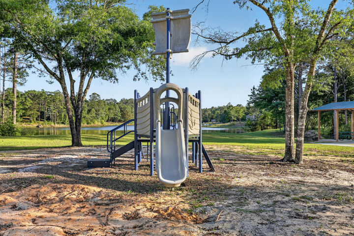 Property Photo: 158 W Violet Lane FL 32433