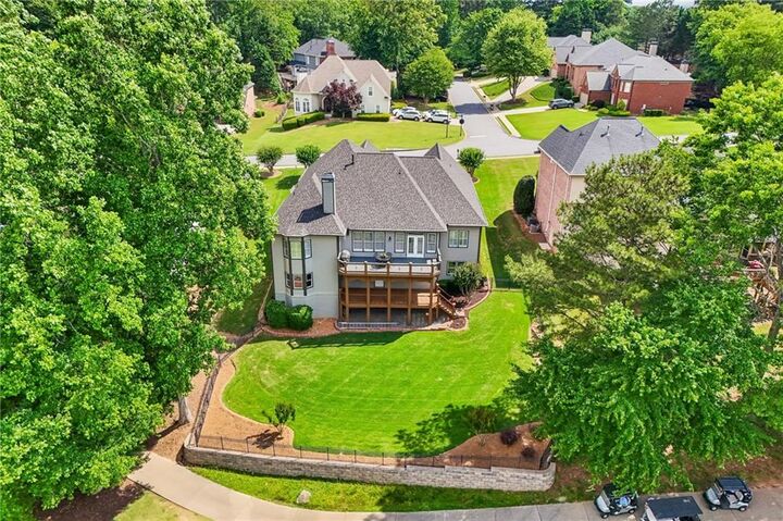 Property Photo: 6610 Bridlewood Way GA 30024