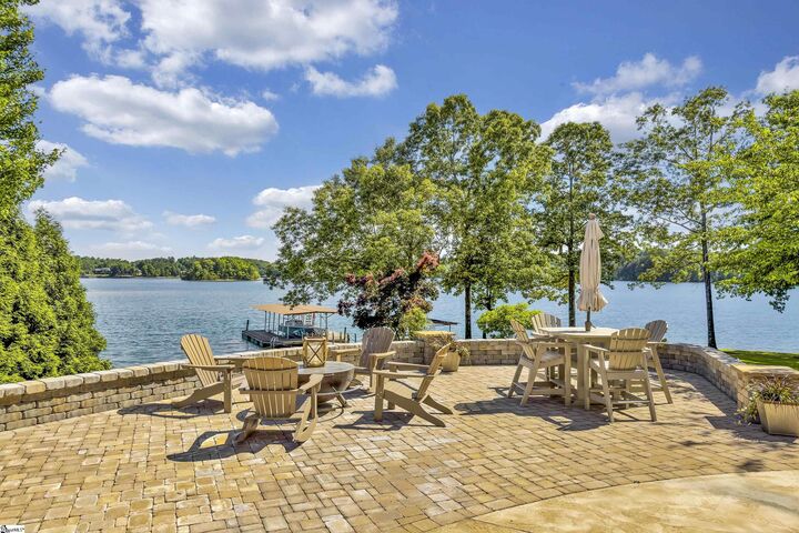Property Photo:  105 Meadowcrest Drive  SC 29672 