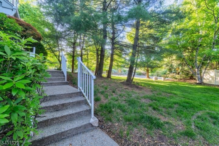 Property Photo:  6 Clark Ct  NJ 07920 