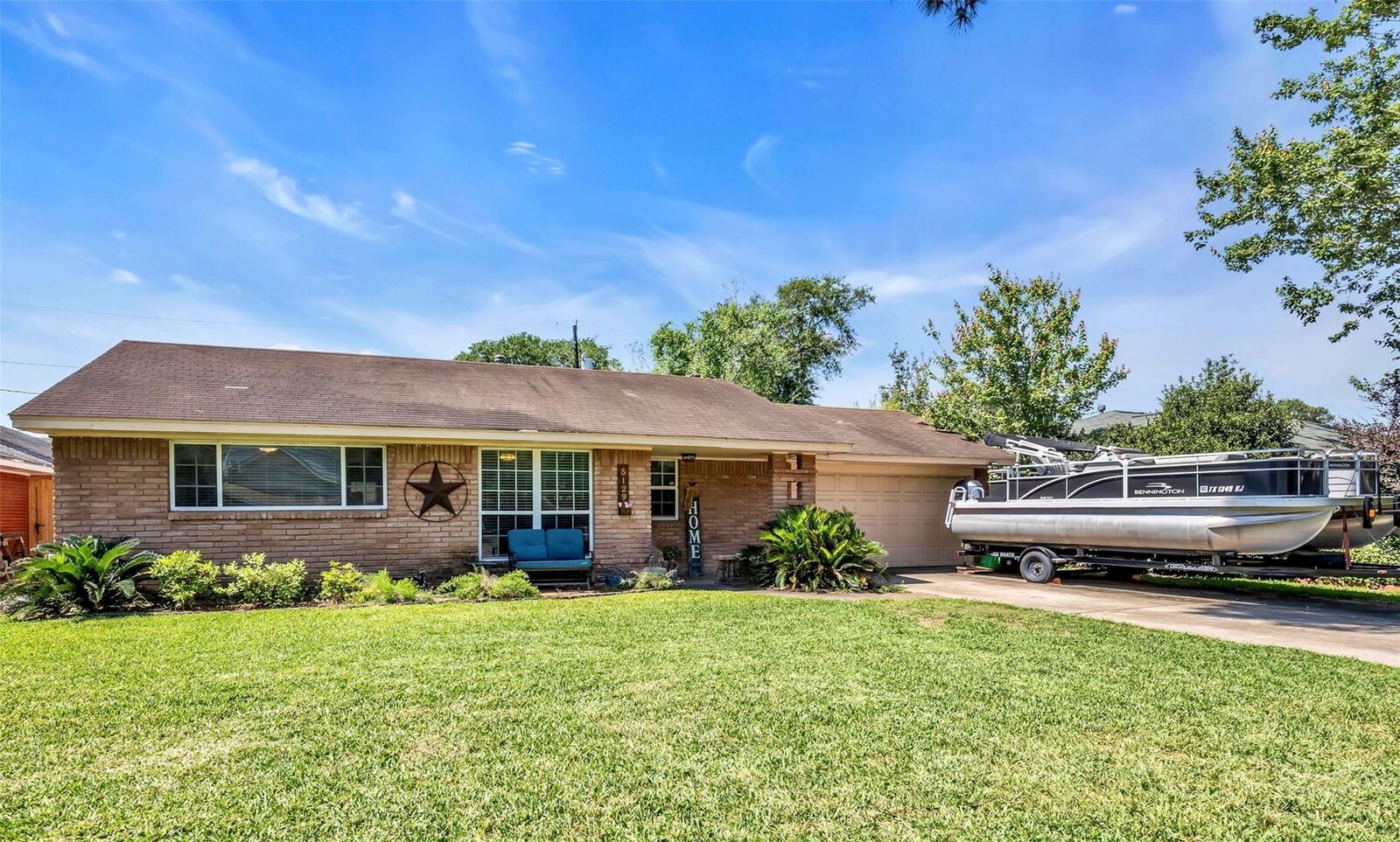 Property Photo: 5129 Nina Lee Lane TX 77092