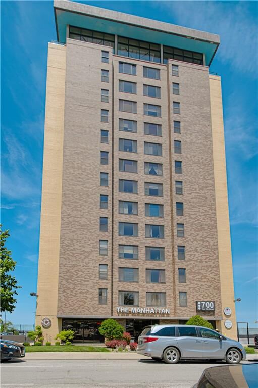 Property Photo:  700 E 8th Street #7G  MO 64106 