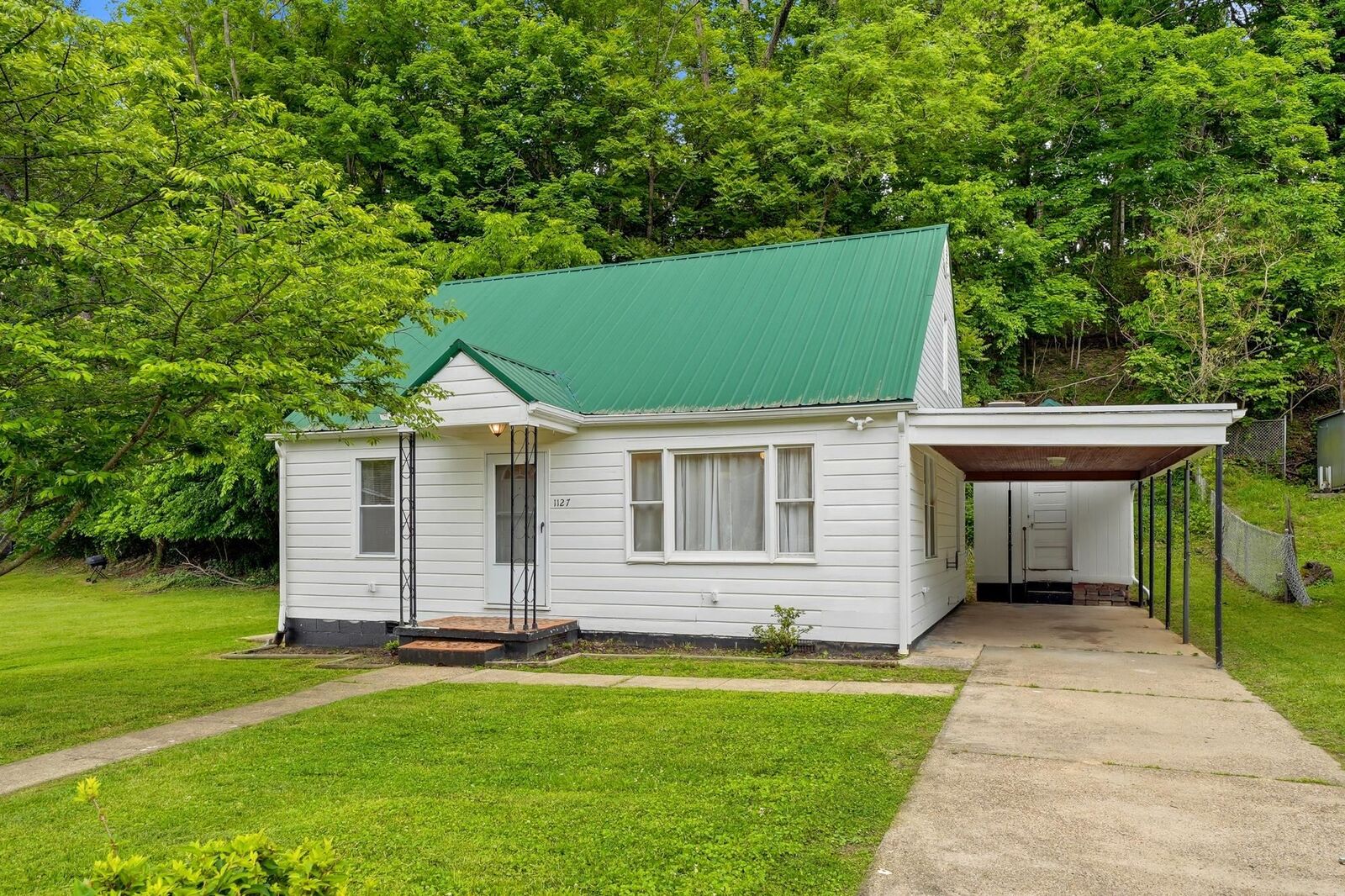 Property Photo:  1127 N Jefferson Drive  WV 25701 