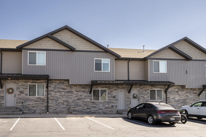 Property Photo:  920 S 25 E Unit 1F  UT 84720 