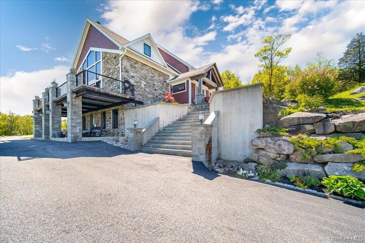 Property Photo:  9 Susan Court  NY 10987 