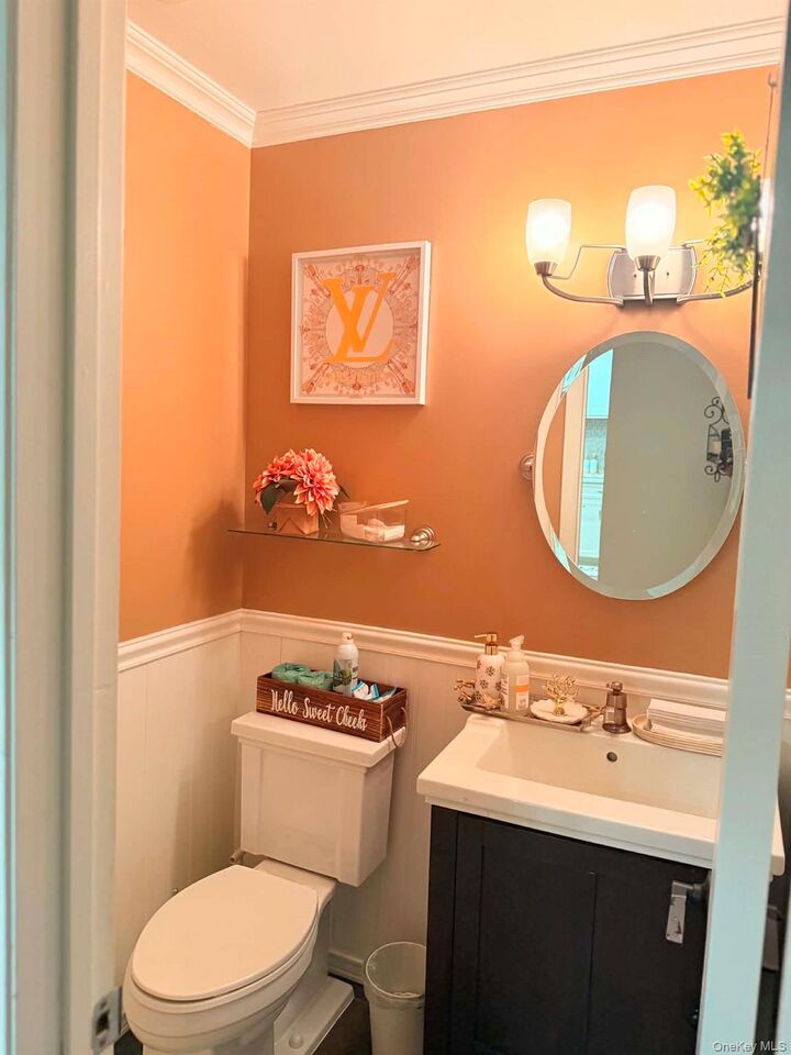 Property Photo:  414 Pawnee Court  NY 10901 