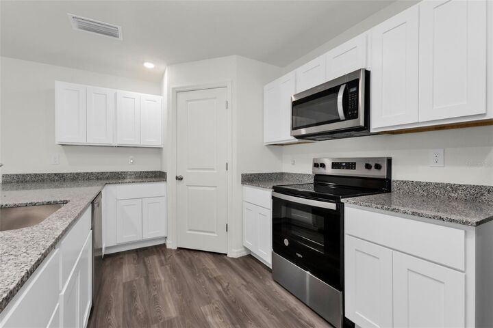 Property Photo:  1040 Sherwin Street  FL 33953 
