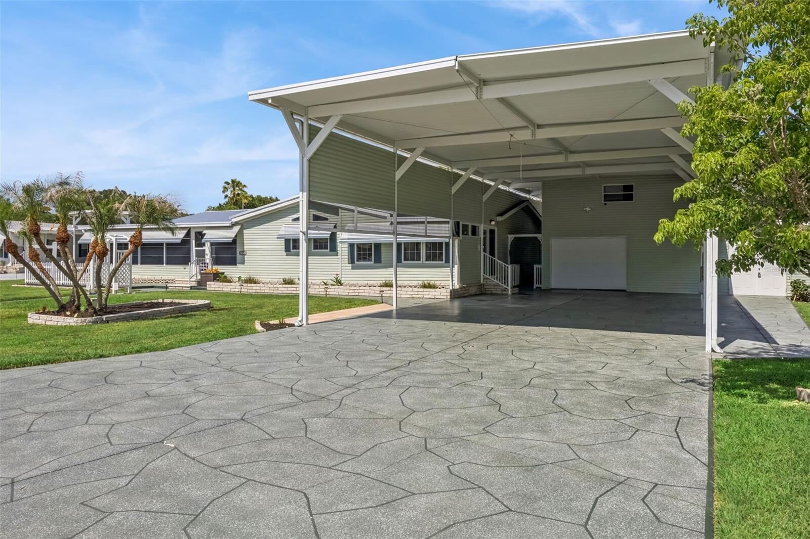 Property Photo: 5274 Island View Circle N FL 33868