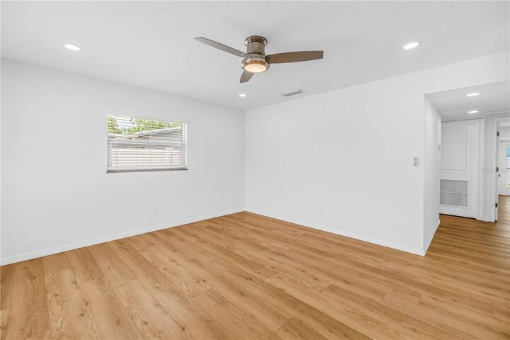 Property Photo:  8607 May Circle  FL 33614 