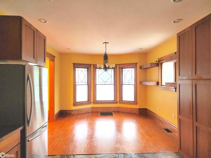 Property Photo: 811 8th Avenue IA 50112