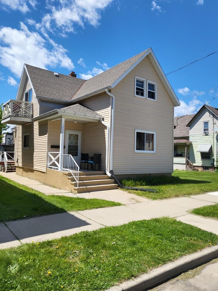 Property Photo: 1222 Buchanan St WI 53402