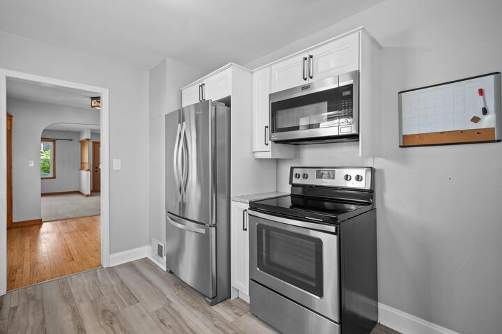 Property Photo: 118 W Roberta Ave WI 53186