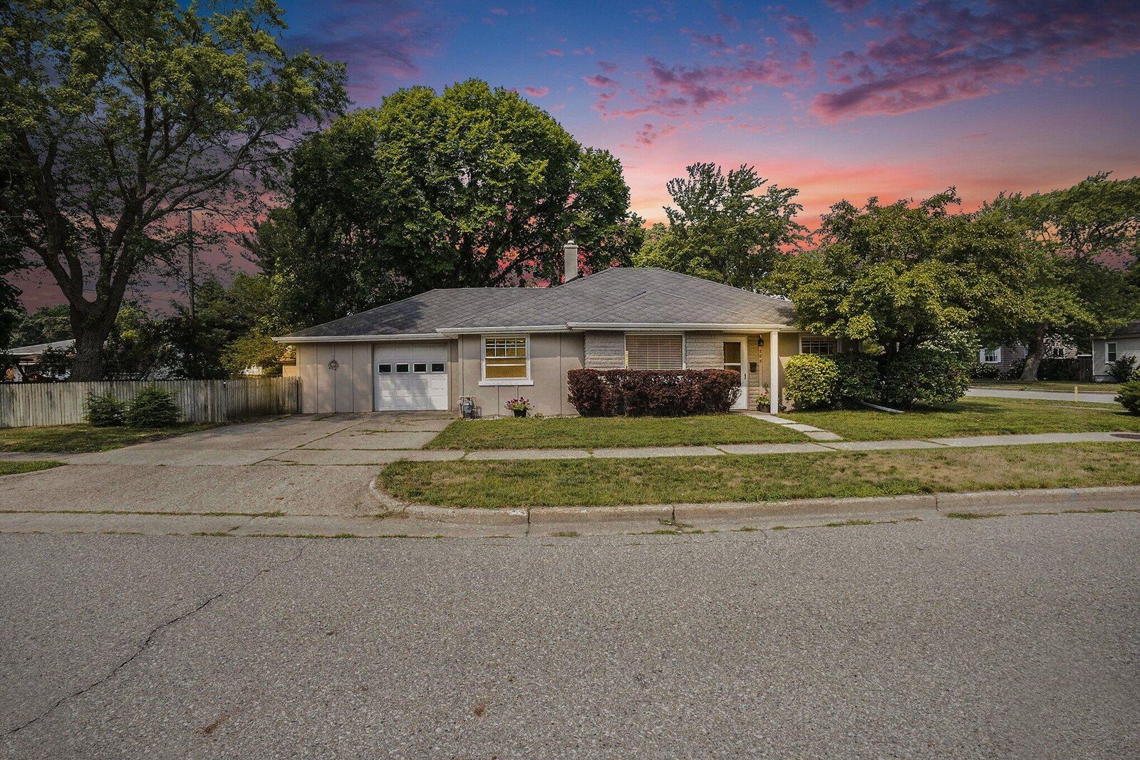 Property Photo:  705 S Griffin Street  MI 49417 