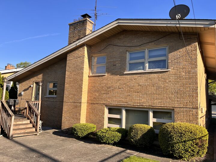 Property Photo:  4640 W Estes Avenue  IL 60712 