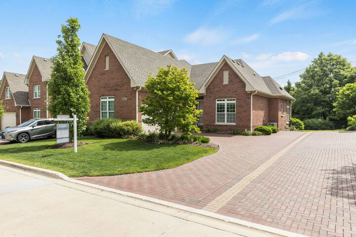 Property Photo:  905 Hickory Drive  IL 60558 