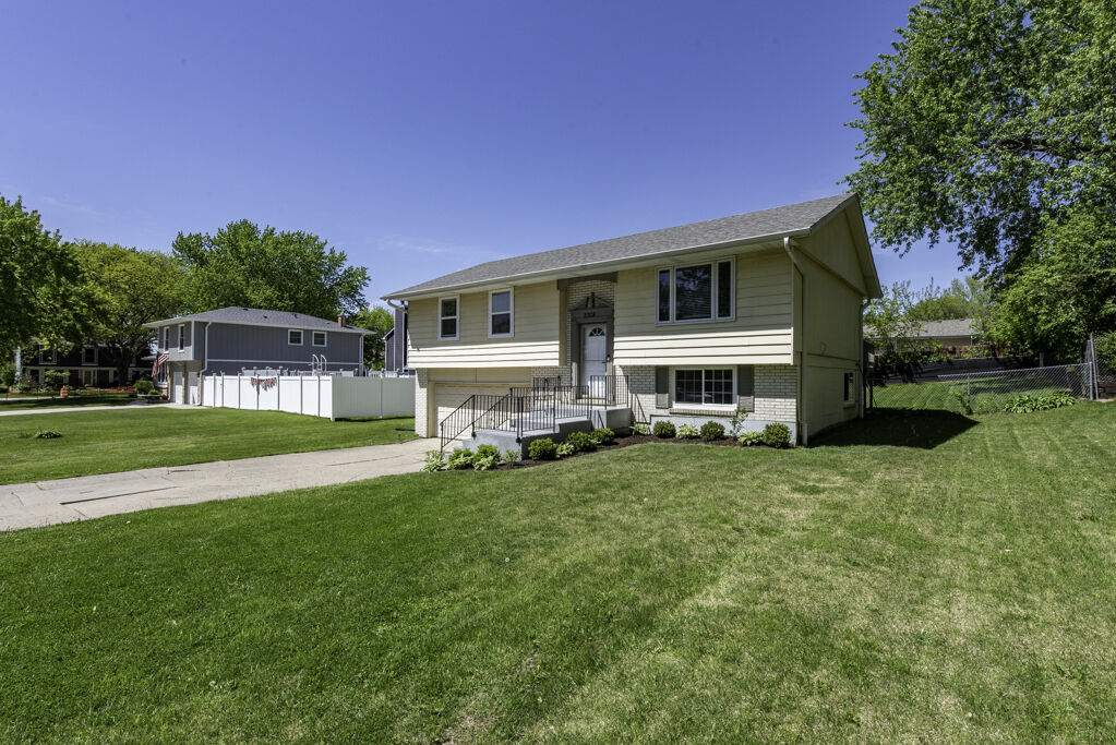 Property Photo:  2308 Carriage Lane  IL 60046 