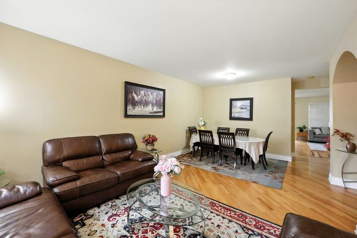 Property Photo: 1270 Georgetown Way IL 60061