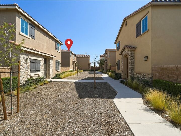 Property Photo:  2242 Autumn Court  CA 92571 