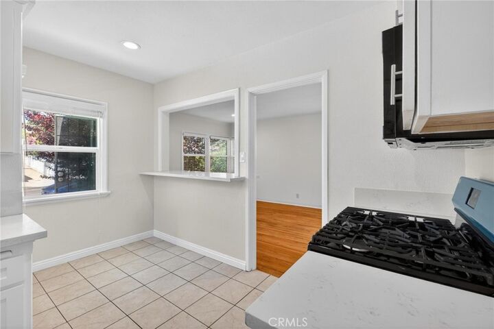 Property Photo:  610 E Fairview Boulevard  CA 90302 