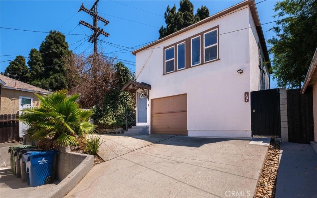 Property Photo:  610 E Fairview Boulevard 3/4  CA 90302 