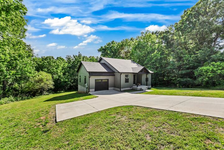 Property Photo: 1550 Griffin Cir TN 37040