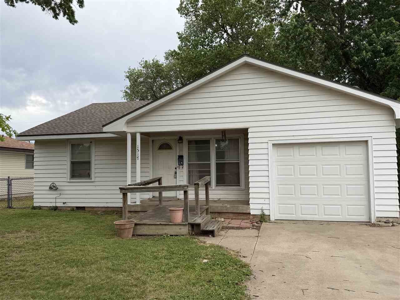 Property Photo: 1517 S D Street OK 74631